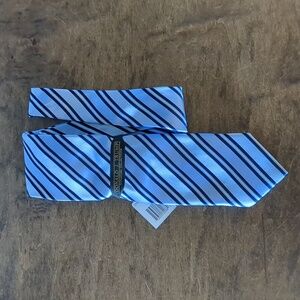NWT Donald J. Trump Signature Collection 100% Silk Striped Blue Men's Neck Tie